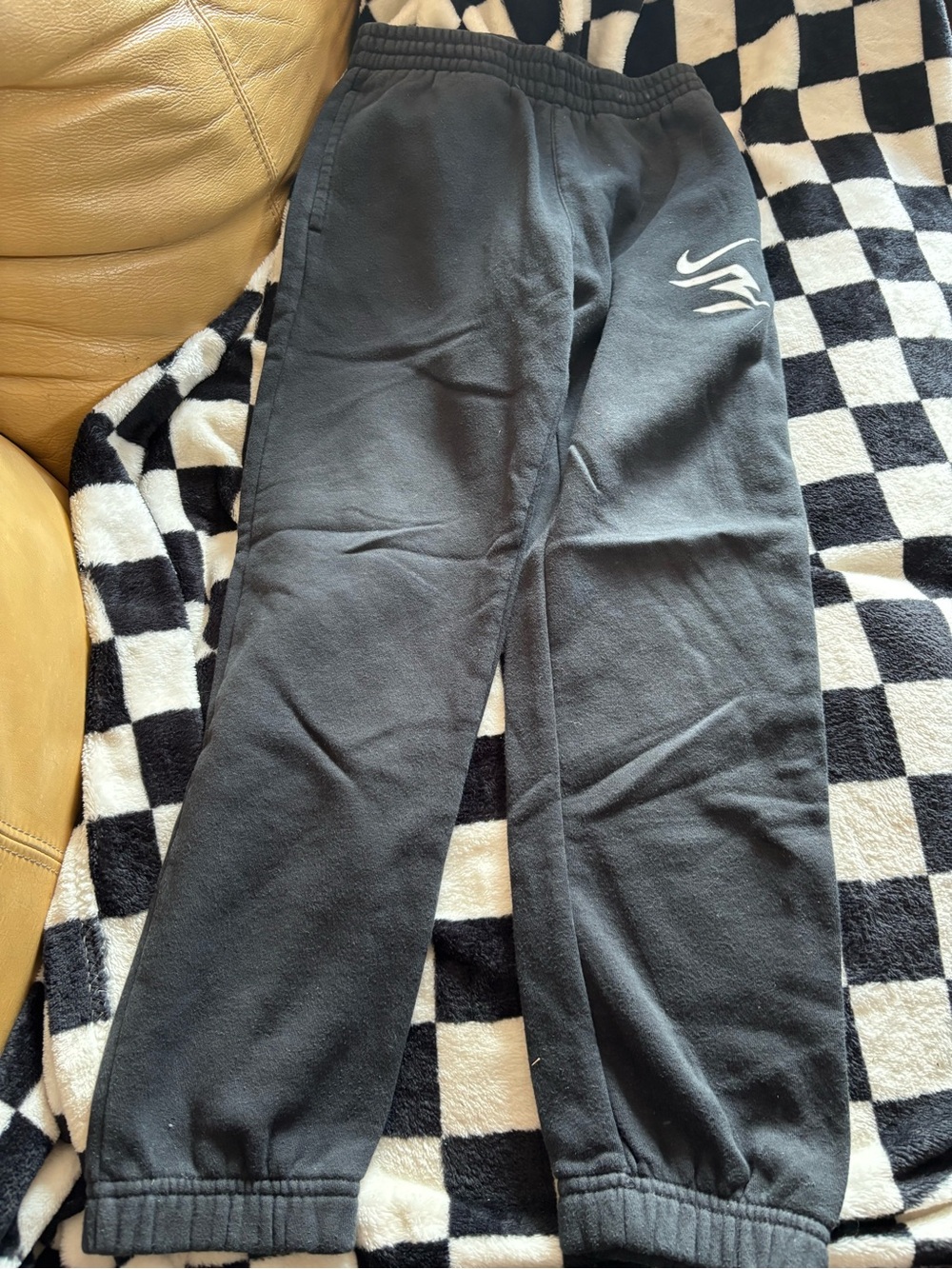 Youth medium 10/12 nike joggers